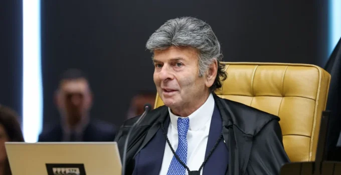 Fux exige acesso integral a inquéritos sigilosos sobre fake news e milícias digitais