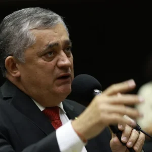 Governo Lula mira cargos do Centrão que apoiaram Bolsonaro