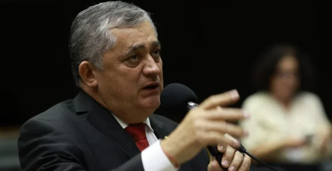 Governo Lula mira cargos do Centrão que apoiaram Bolsonaro