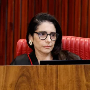 TSE suspende site que oferecia criptomoedas em troca de apoio a Flávio Bolsonaro