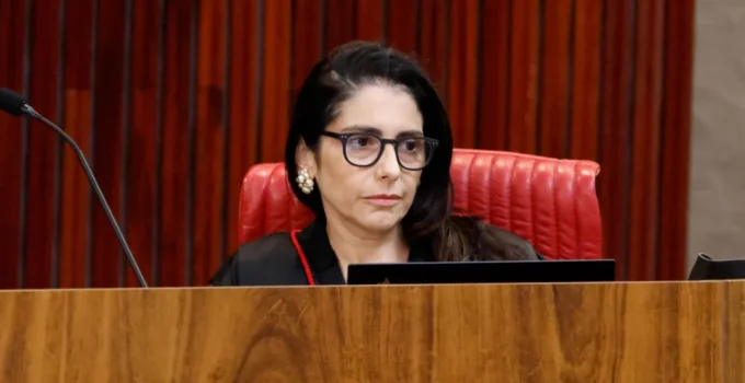 TSE suspende site que oferecia criptomoedas em troca de apoio a Flávio Bolsonaro