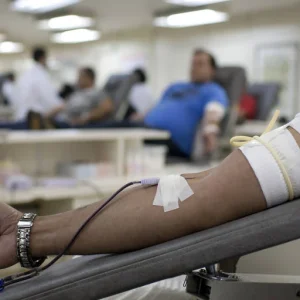SUS realiza transporte aéreo inédito de sangue raro para salvar paciente em Minas Gerais