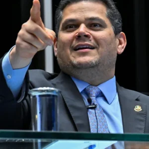 Senado marca votação da PEC do fim da escala 6x1 para quarta-feira (14)