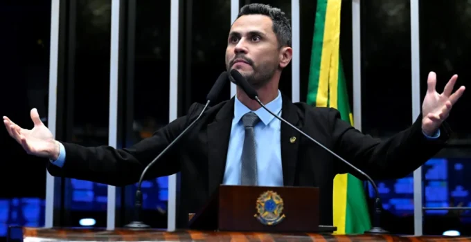 Cleitinho Azevedo se defende após críticas por vídeo com Alcolumbre