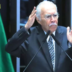 José Sarney segue na UTI após cirurgia para desobstrução intestinal