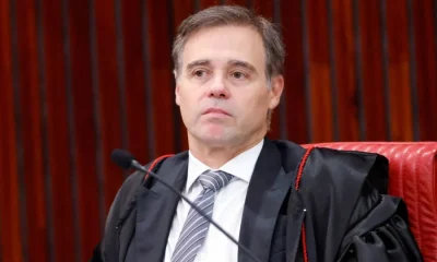 Mendonça determina retirada de anúncios do PT e posts da CUT contra Flávio Bolsonaro