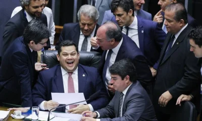 Davi Alcolumbre aposta em PEC 6x1 para viabilizar permanência no Senado