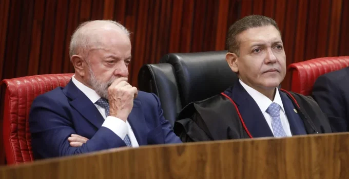 Nunes Marques se reúne com campanhas de Lula e Flávio em meio a críticas ao TSE