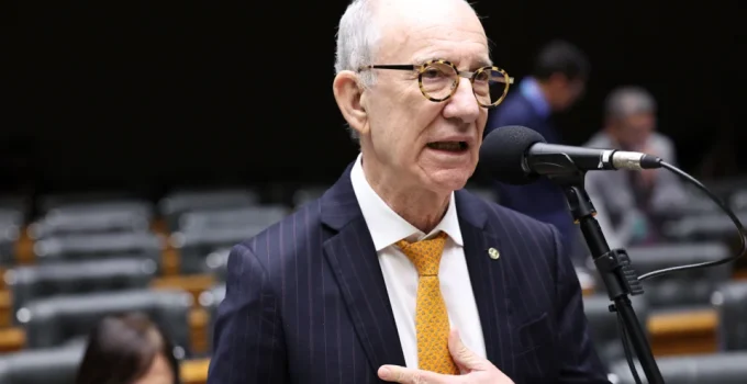 Deputados do PT pedem ao STF investigação sobre supostos laços de Nunes Marques com dono do Banco Master