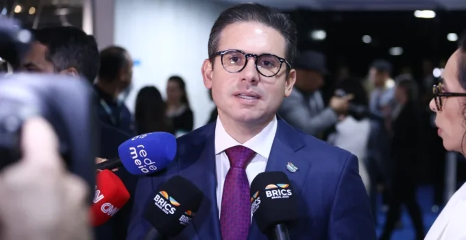 Centrão articula apoio a Hugo Motta para presidência da Câmara em 2027 Centrão articula apoio a Hugo Motta para presidência da Câmara em 2027