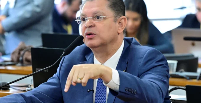 Líder do PL na Câmara promete PEC das horas trabalhadas para 2027 com Flávio Bolsonaro