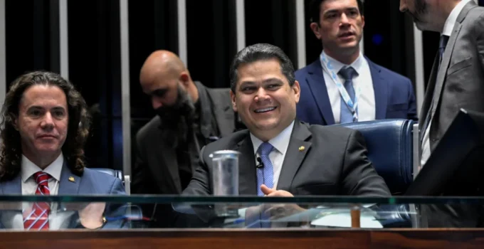 Senado aprova PEC que extingue escala 6x1 com ampla maioria