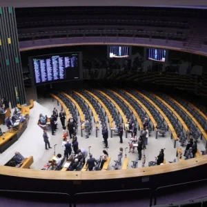 Deputados aprovam perdão de dívidas para MEI e ampliação de faturamento