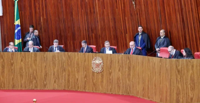 TSE determina que Meta garanta tratamento igualitário entre Lula e Flávio Bolsonaro nas redes