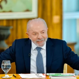 TSE nega a Flávio Bolsonaro pedido para proibir Lula de gravar no Planalto e Alvorada
