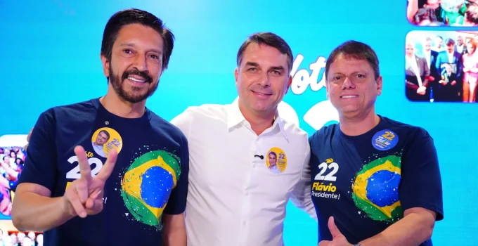 Ato na Paulista: Flávio Bolsonaro busca consolidar apoio na reta final do 2º turno