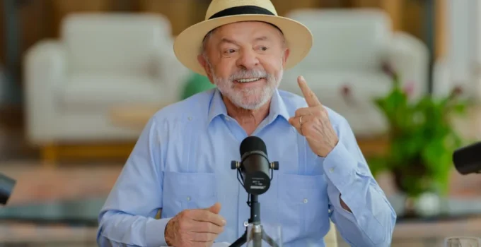 Intelectuais e ex-ministros lançam manifesto em apoio a Lula e criticam projeto de Flávio Bolsonaro