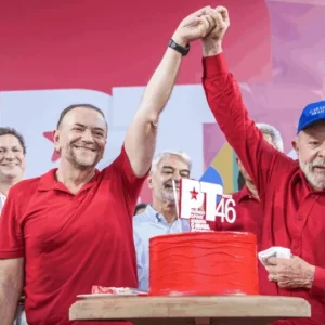 PT defende confronto direto entre Lula e Flávio Bolsonaro em debates