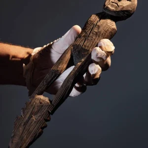 Derretimento alpino revela artefatos milenares e reescreve história de ocupação humana