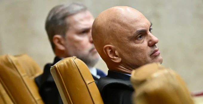 Advogado de Trump pede impeachment de Alexandre de Moraes após decisão contra jornalista