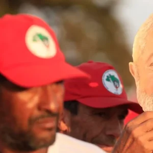 Líder do MST na Bahia é acusado de espalhar desinformação sobre exigências do Incra