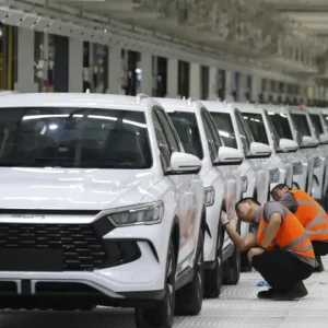 Modelo de produção BYD pode eliminar 90% dos empregos automotivos no Brasil, alerta Stellantis