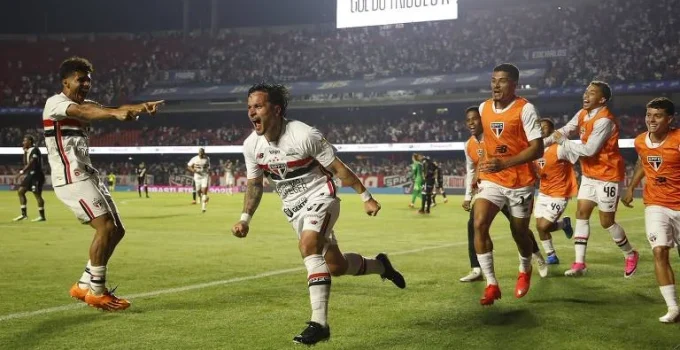 Gol de Artur garante vitória do São Paulo sobre o Vasco e alivia pressão na tabela