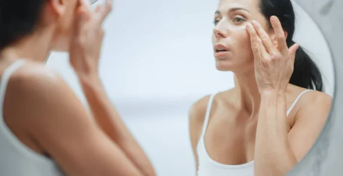 Cosméticos para Pele na Menopausa: Colágeno e Hidratação em Foco Cosméticos para Pele na Menopausa: Colágeno e Hidratação em Foco